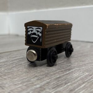 Wooden Troublesome Brakevan - White Face
